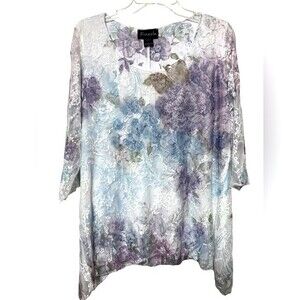 Frazzle Floral, Lace and Embellished Lined Asymmetrical Hem Top.  Size Large